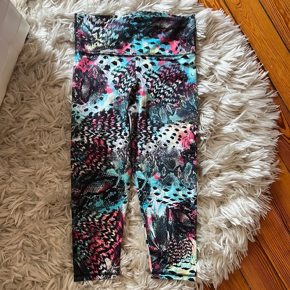 BRIGHT ANIMAL PRINT TIE-DYE YOGA PANTS. ONE SIZE. - Picture 1 of 2